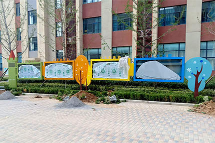 北京小学校园宣传栏安装完成