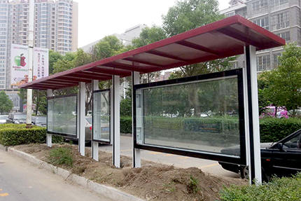 河南周口现代公交车站台案例